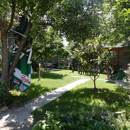 Ice Garden בית הארחה צ'רנומורץ