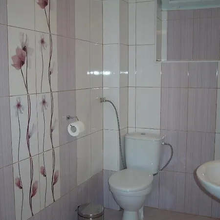 Ice Garden בית הארחה